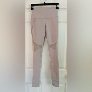 ALO Yoga Coast Mesh Stirrup Leggings Women’s Size XS Grey Cream Heel Strap Pants